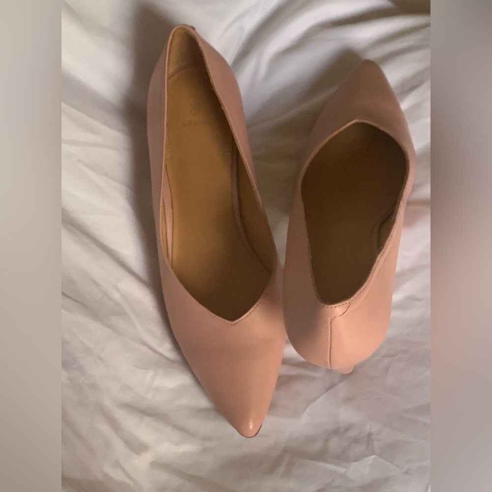 Bill Blass Pumps
